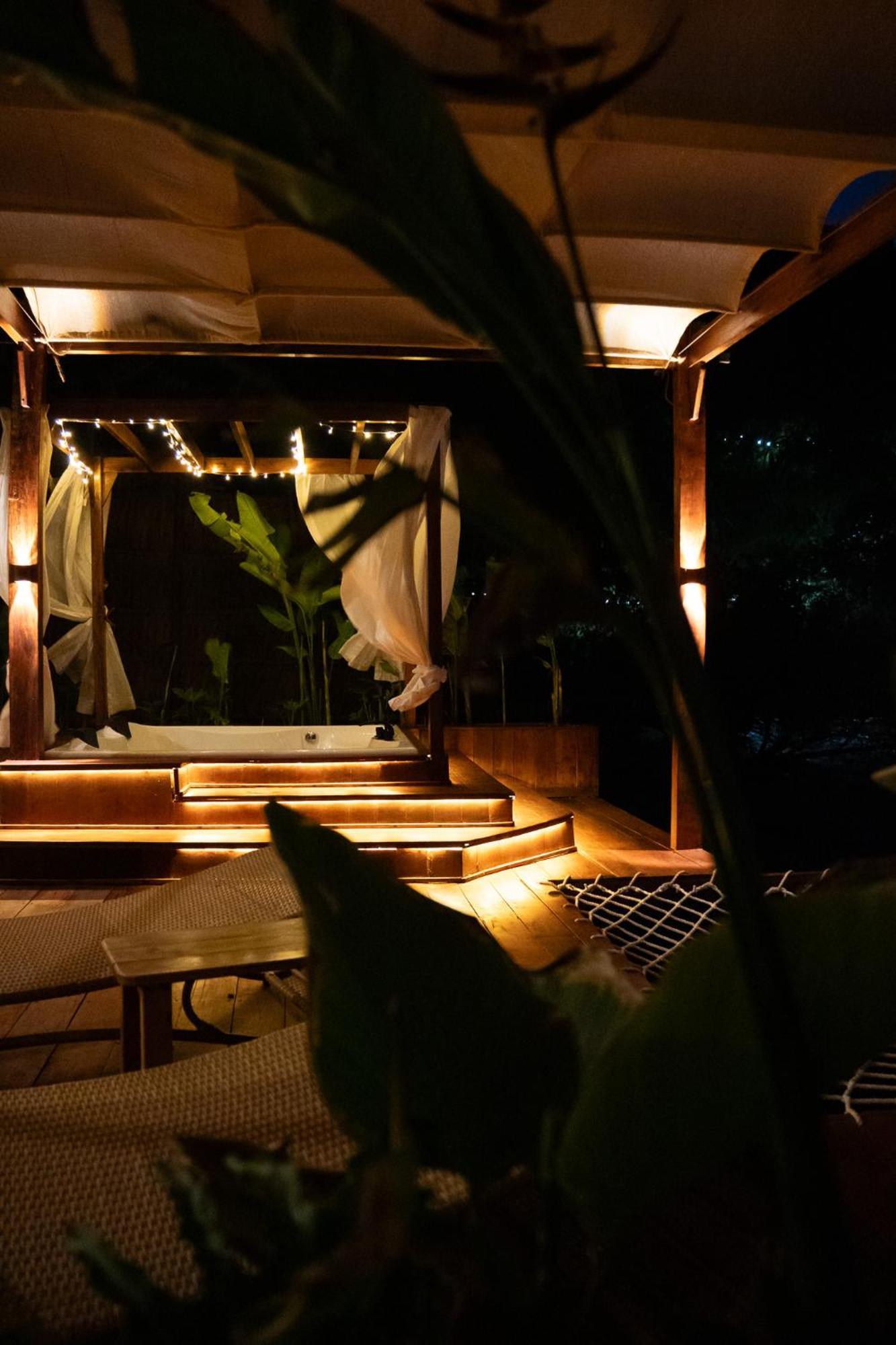 Beachfront Luxury Dome Villas - Gamat Bay Resort Nusa Penida Exteriér fotografie
