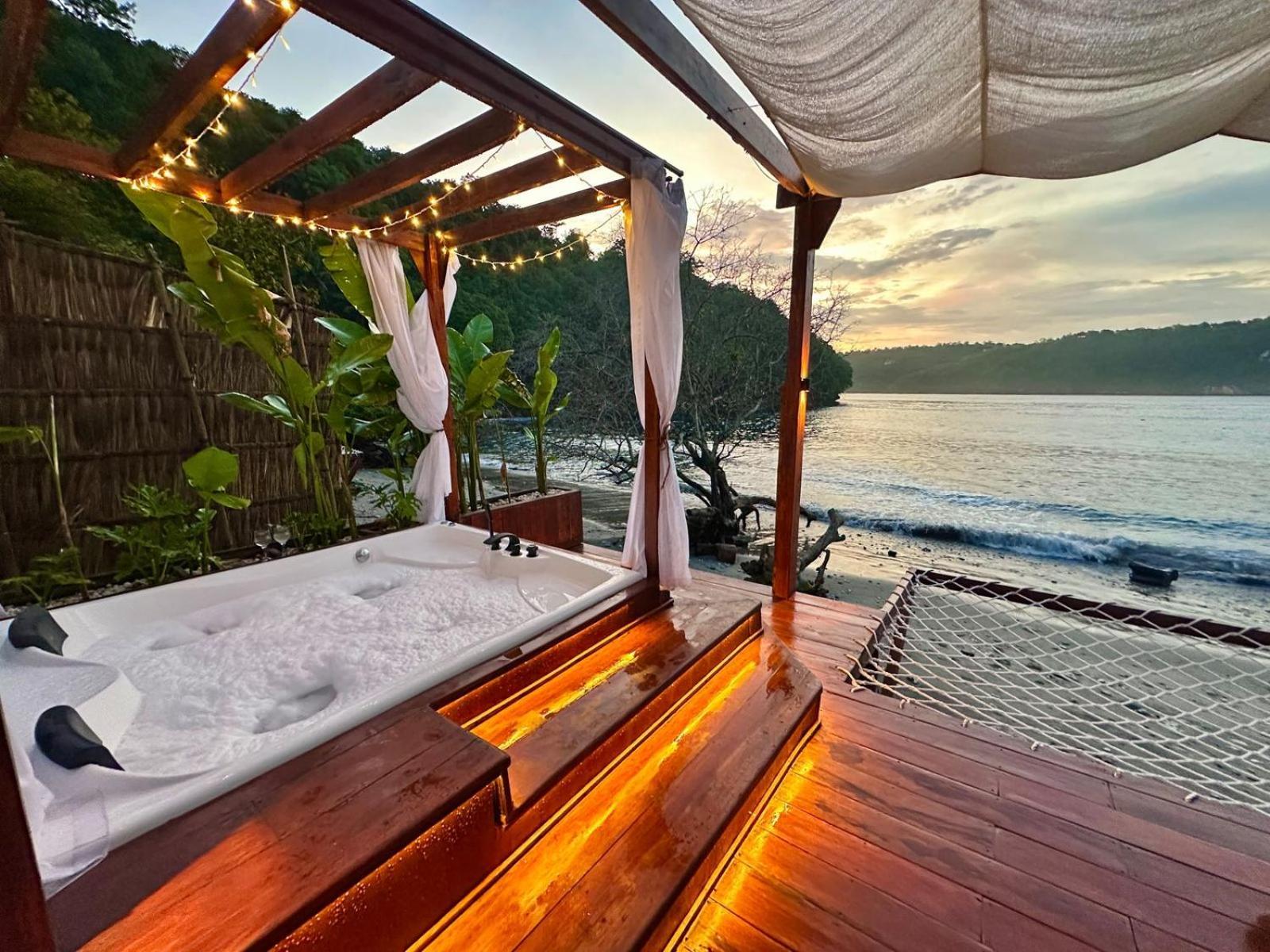 Beachfront Luxury Dome Villas - Gamat Bay Resort Nusa Penida Exteriér fotografie