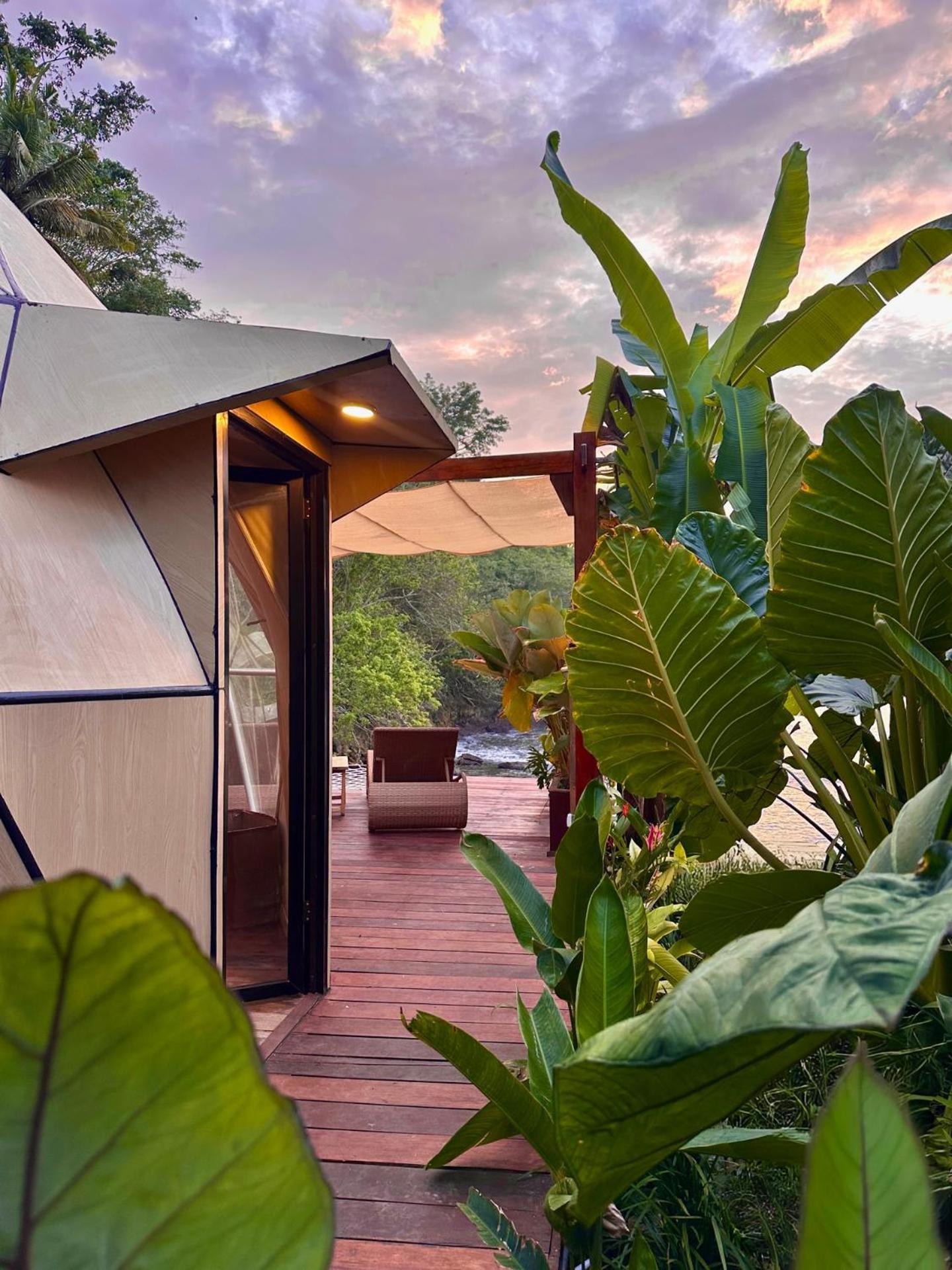 Beachfront Luxury Dome Villas - Gamat Bay Resort Nusa Penida Pokoj fotografie